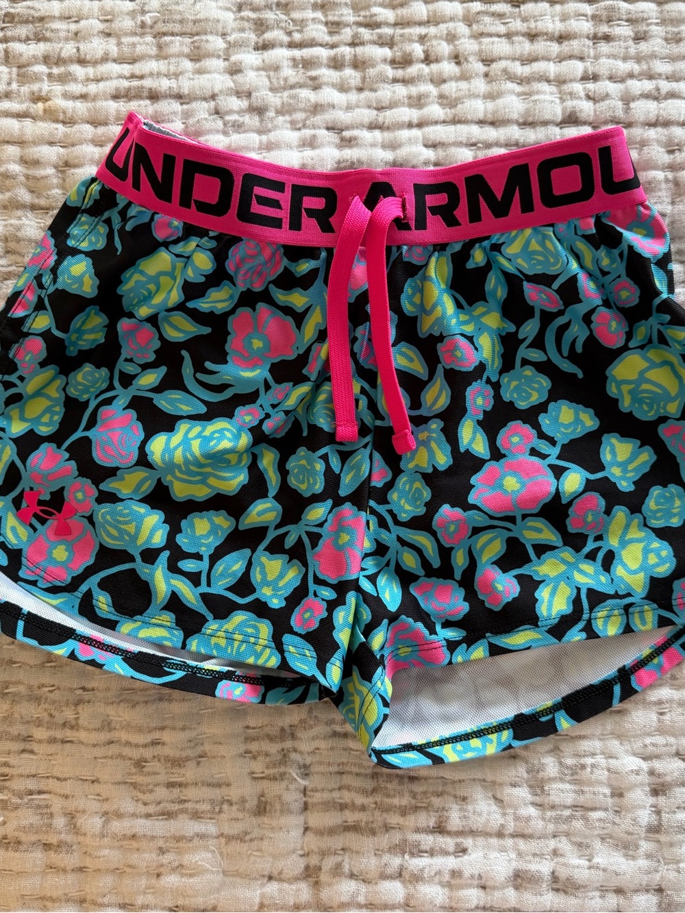UNDER ARMOUR Shorts